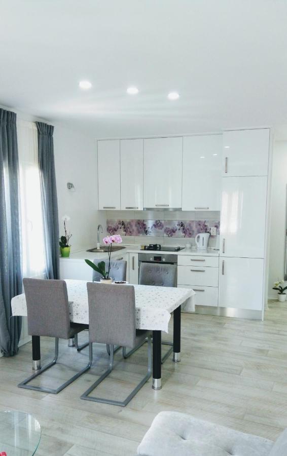 מאקרסקה Apartment Davorka מראה חיצוני תמונה