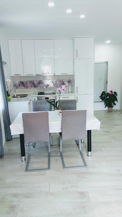 מאקרסקה Apartment Davorka מראה חיצוני תמונה
